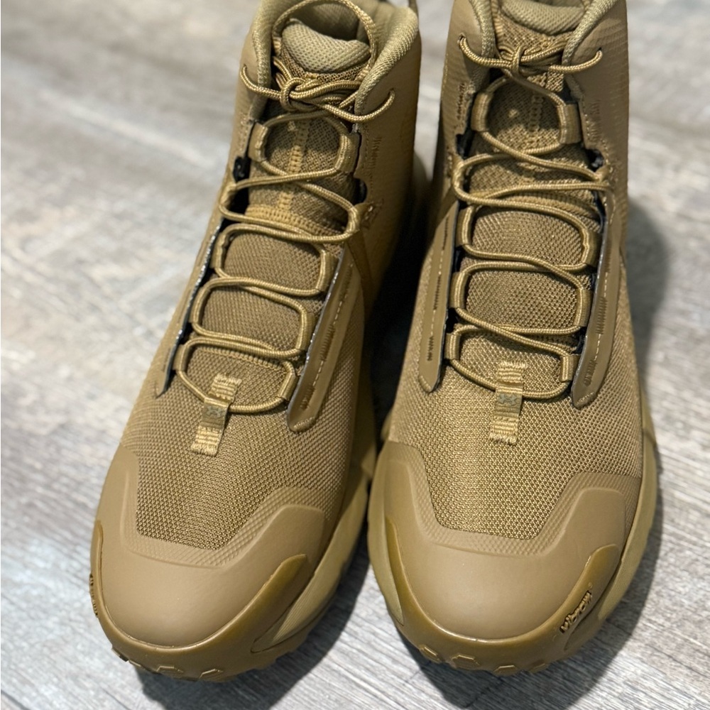 Under Armour Khaki boots